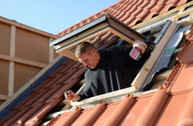 Pose de fenêtres de toit Velux à Montholon